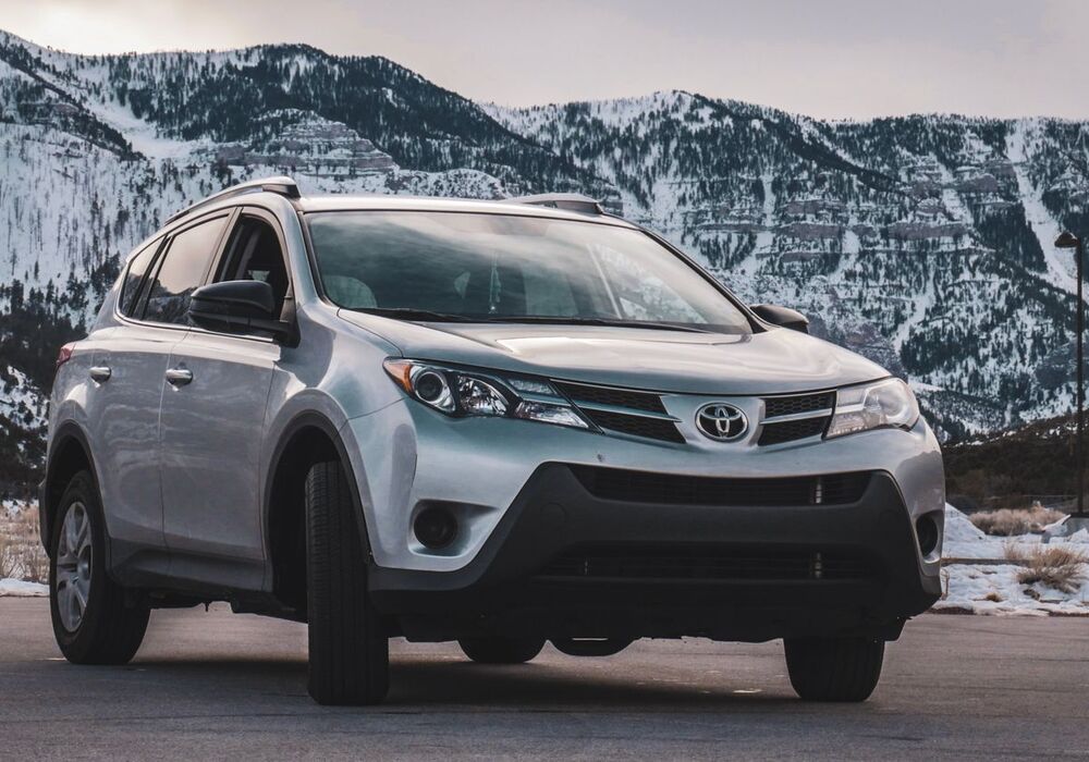 Zilvergrijze Toyota RAV4
